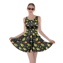 Load image into Gallery viewer, Toad print dress
